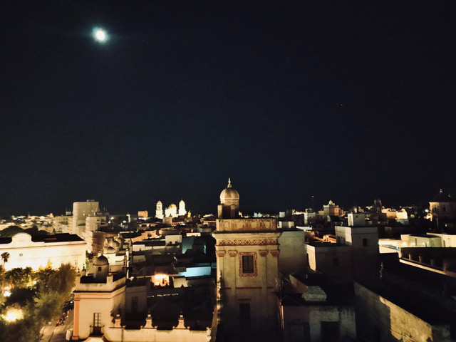 Cádiz by night. Photo © Karethe Linaae
